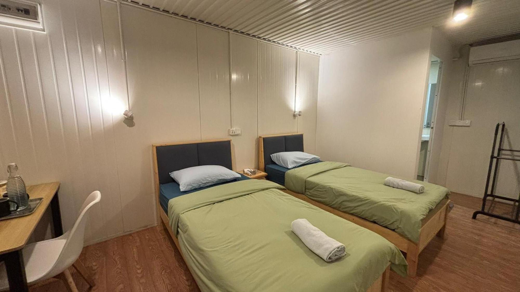 5 Minutes Airport Lodge Kampong Patagas Екстер'єр фото